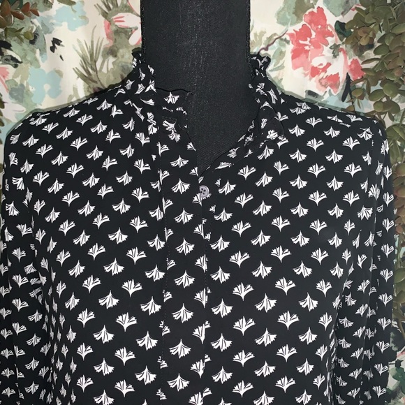 LOFT | Black & White Blouse - Picture 2 of 4